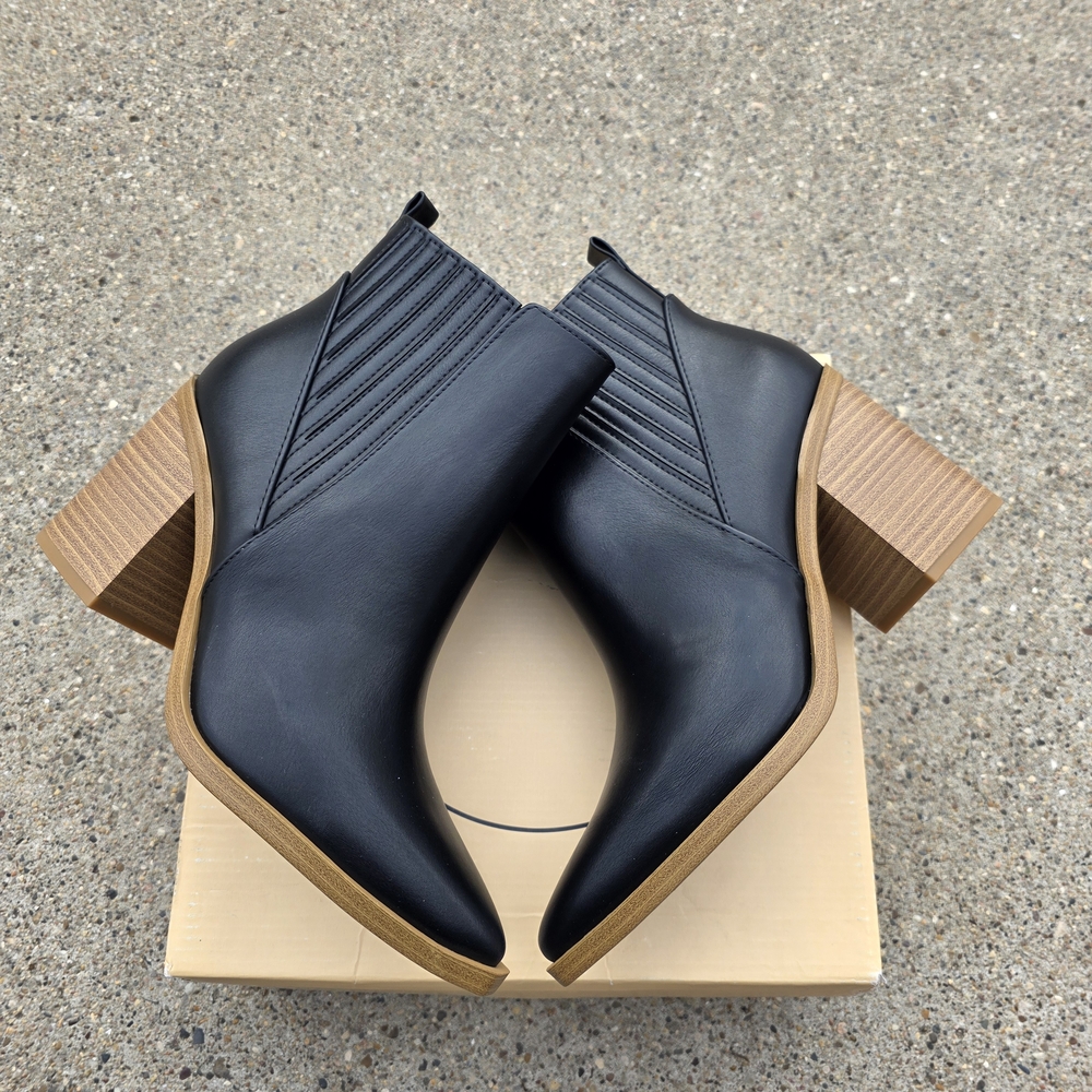 Soda Classic Black Ankle Boot with Stacked Heel - Women Size 8